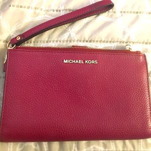 MAROON MICHAEL KORS WRISTLET